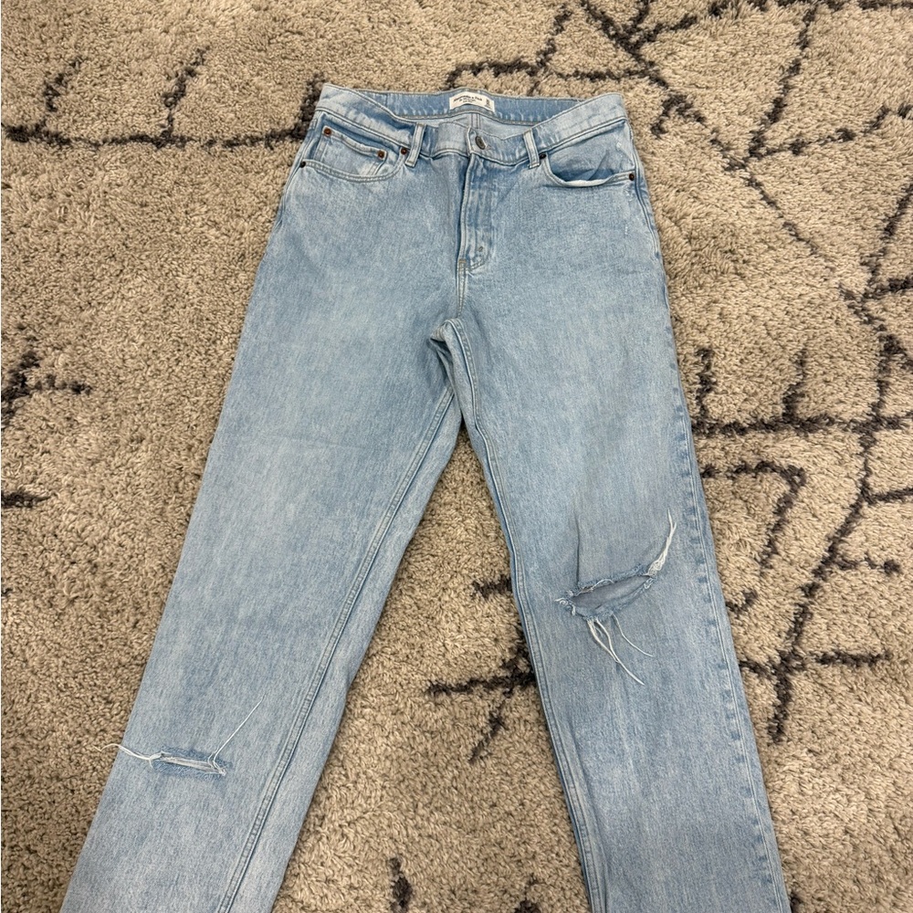Abercrombie & Fitch Distressed Women's Jeans. The 90’s Straight low rise